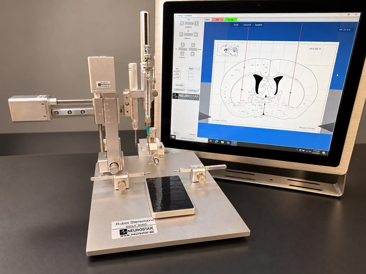 MuriPhys’s own Neurostar apparatus and software, photographed together at the workstation